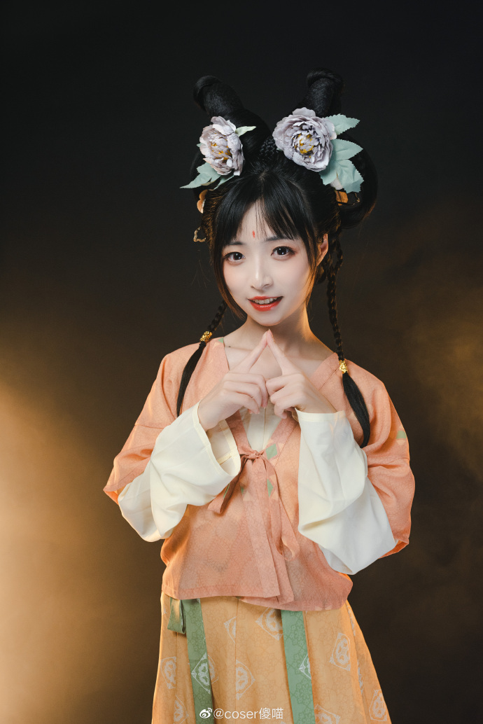 社会服务行业周报：冰雪游预定热度持续升温，二次元汉服催生约妆新行业