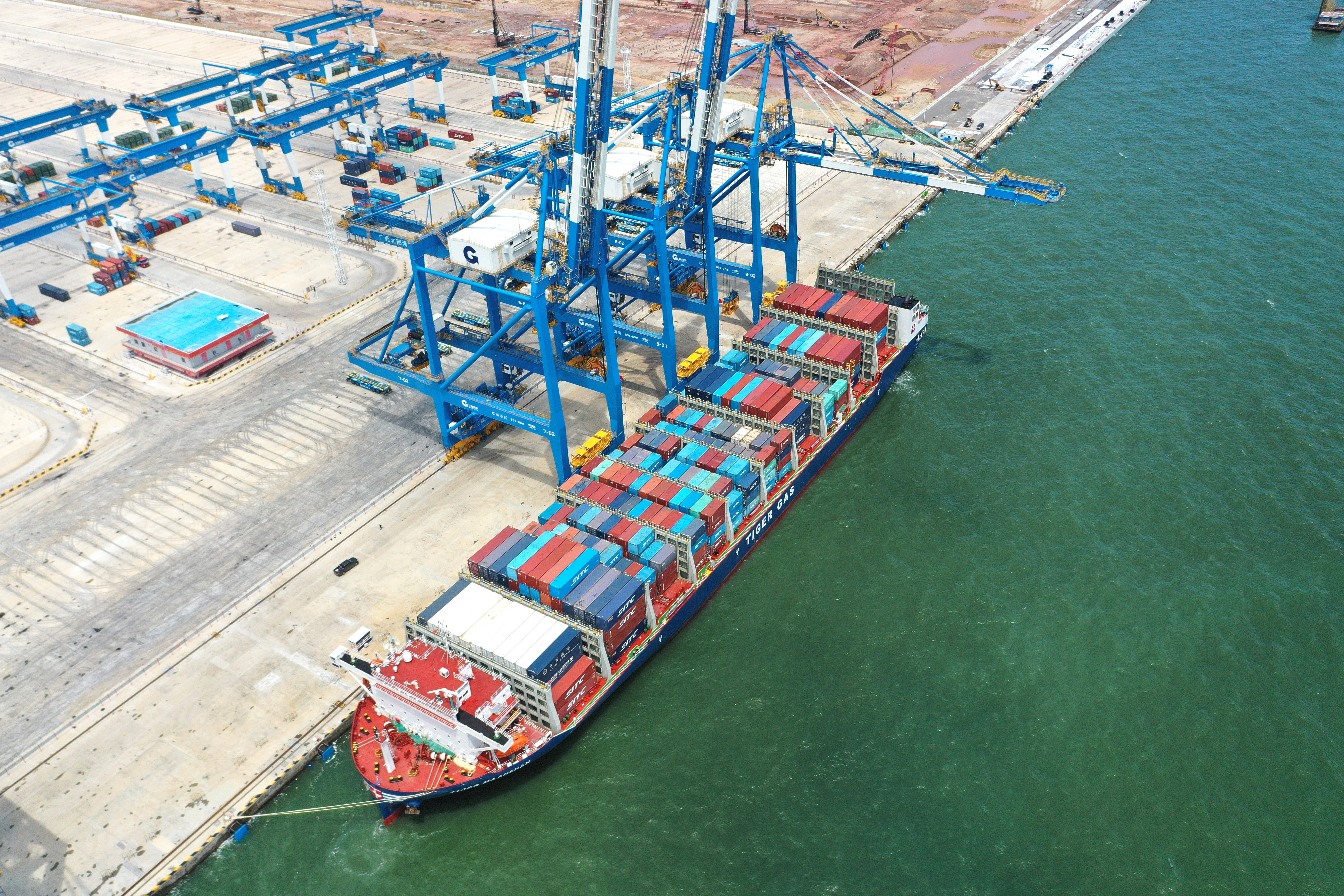 北部湾港：公司在下属的自动化集装箱码头应用了自动驾驶技术