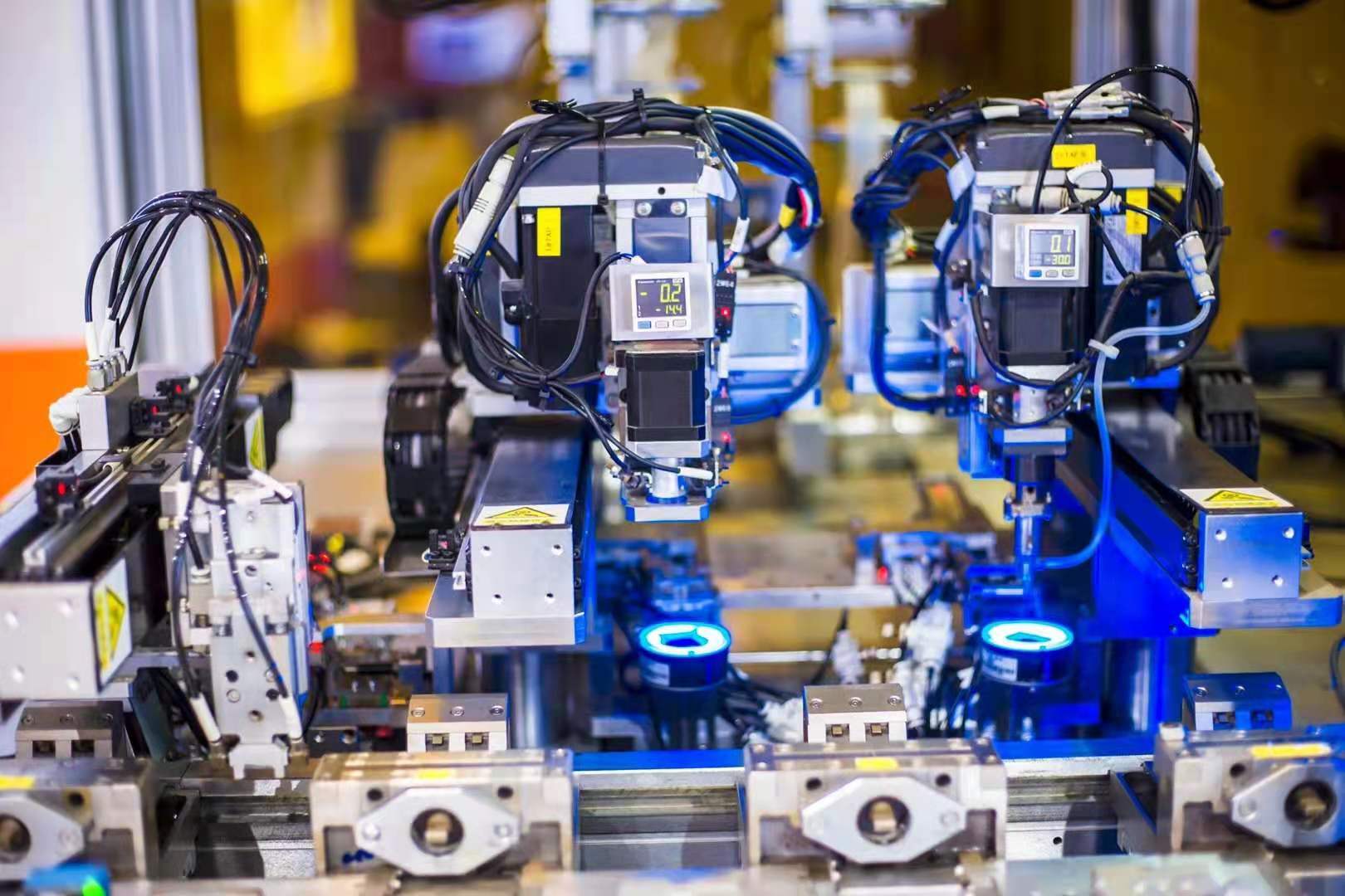 有研粉材：公司有参与关于机器人项目的研发课题，承接北京市科技计划项目