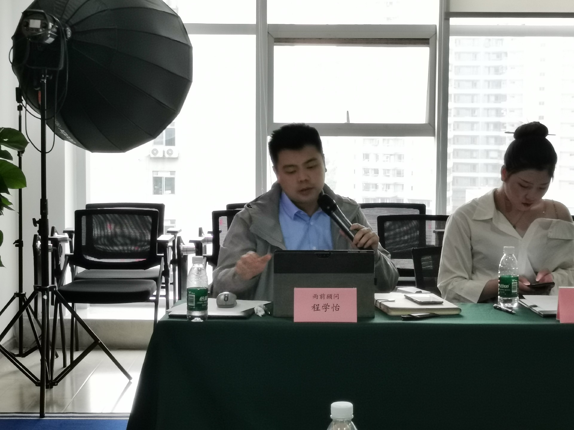 新华文轩:公司旗下四川数字出版传媒有限公司元宇宙相关业务正常开展中,该业务产生的营业收入占公司营业收入比例极小