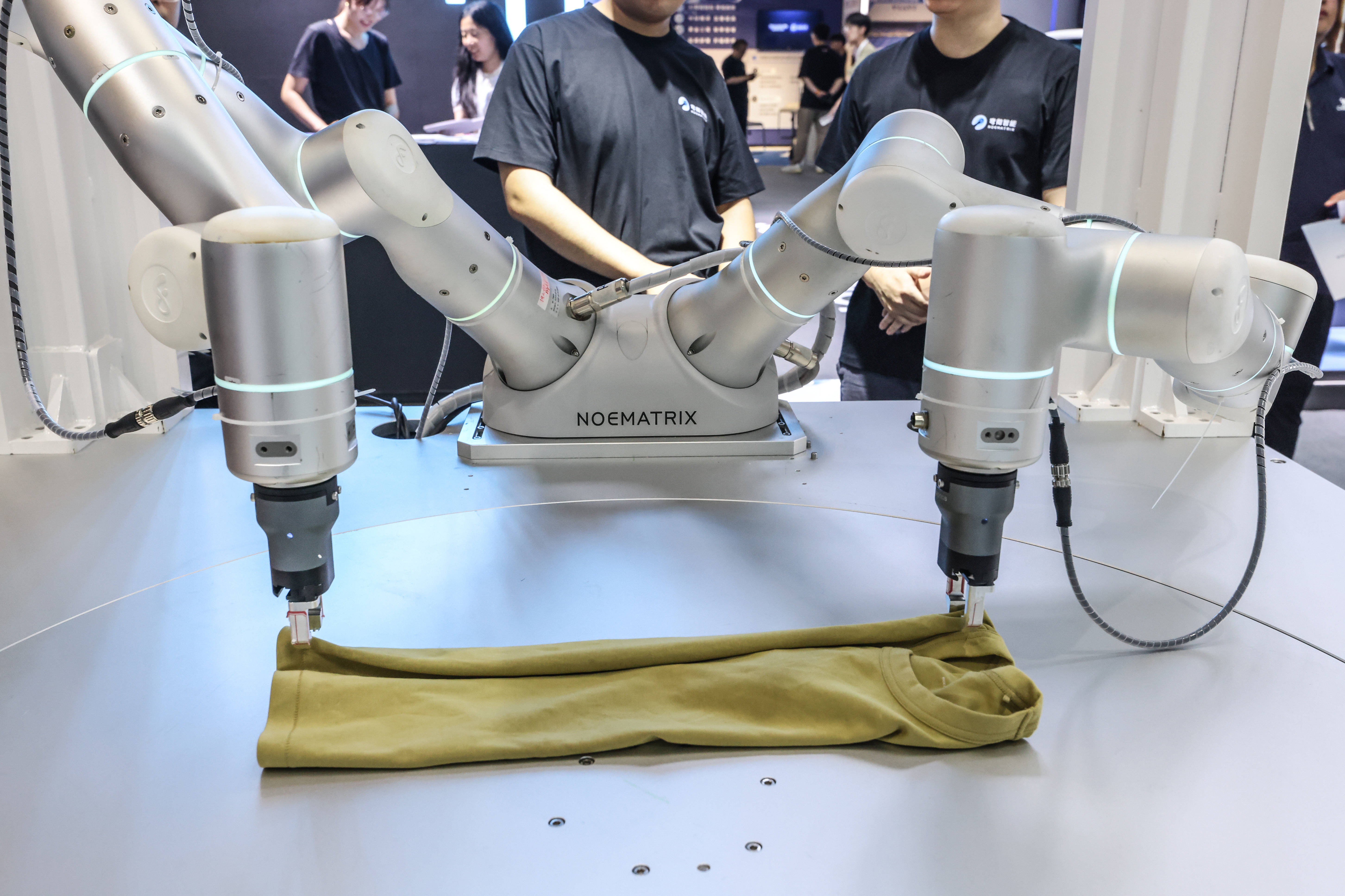 人形机器人月报：具身智能进入深耕期，产品更需打磨内功