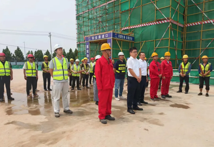 三友化工：公司高端电子化学品项目正式投产后所生产的产品分为电子特气和湿电子化学品两大类，主要包括电子级氯化氢、氨气、氨水、硫酸、异丙醇等，下游应用领域主要为集成电路、显示面板、光伏等
