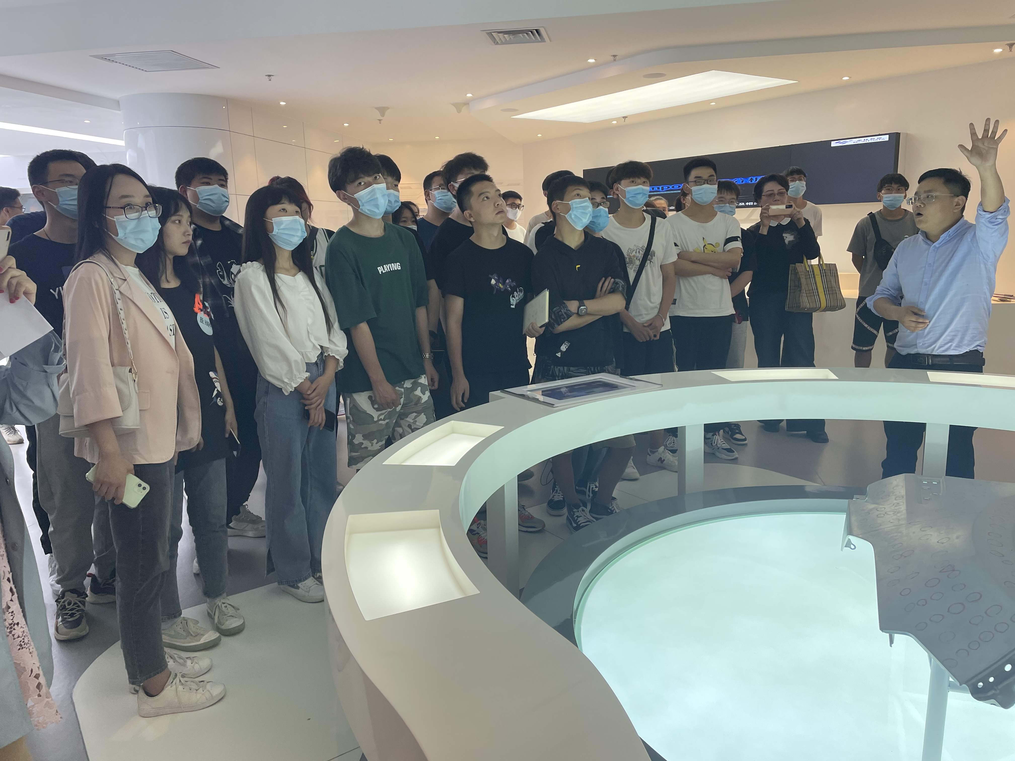 希荻微：6月27日组织现场参观活动，华安证券股份有限公司、深圳前海宏惟创世资本管理有限公司等多家机构参与