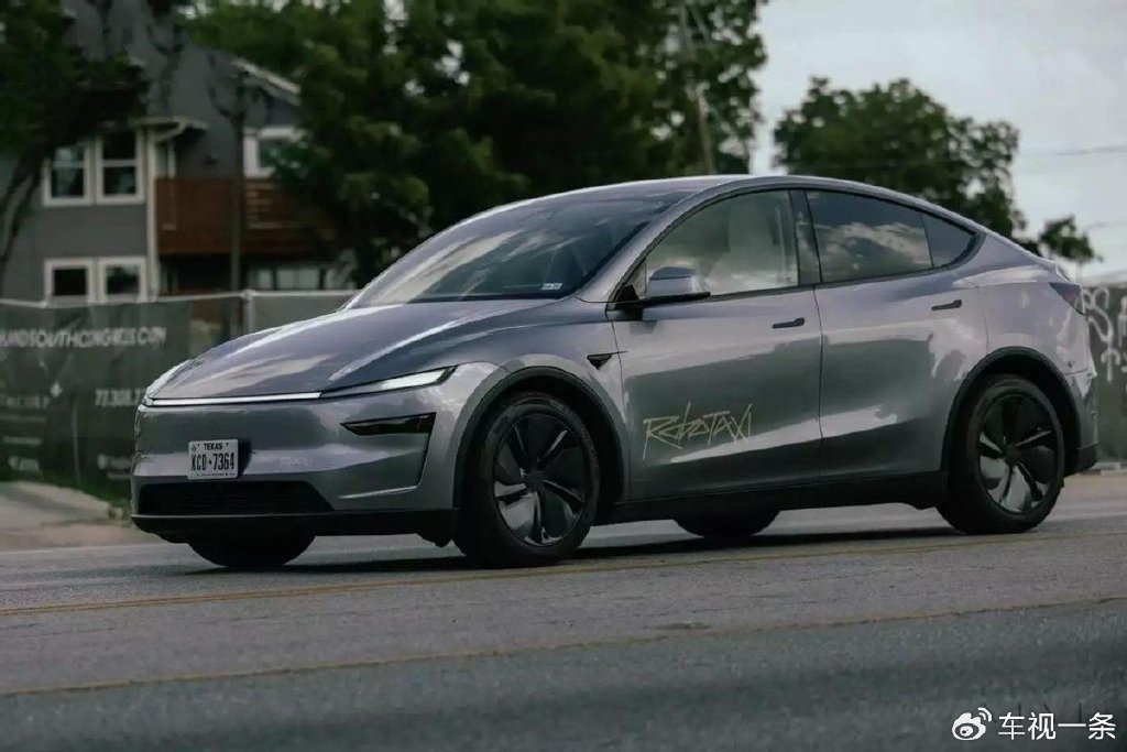 计算机行业研究：月之暗面发布自主智能体，特斯拉上线Robotaxi服务