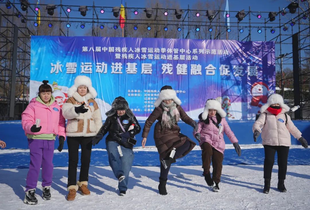 残疾人大众冰雪运动开展得如何？ 中国残联主席以亲身体会答每经记者：没想到如此边远的边境县也有场地