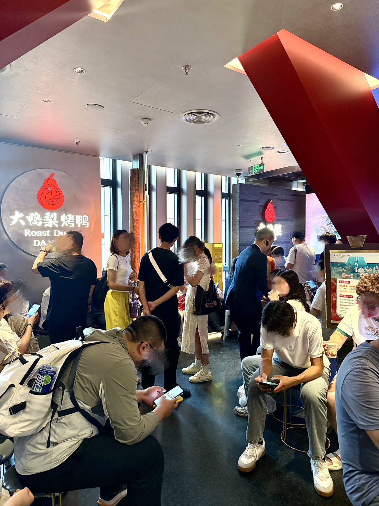 王府井：王府井长期致力于为消费者创造美好生活