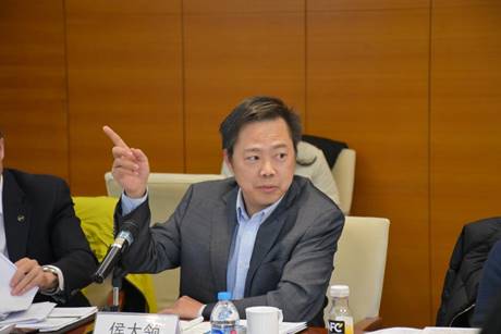 数据沉淀不足、风险定价存在错配⋯⋯在这个闭门研讨会上，保司车险业务负责人就新能源车险发展的问题和方向展开讨论