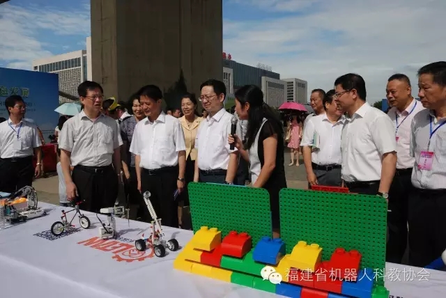 ​可穿戴电子织物、软体机器人⋯⋯首个全国科普月活动推出这样一批最新科技成果展示