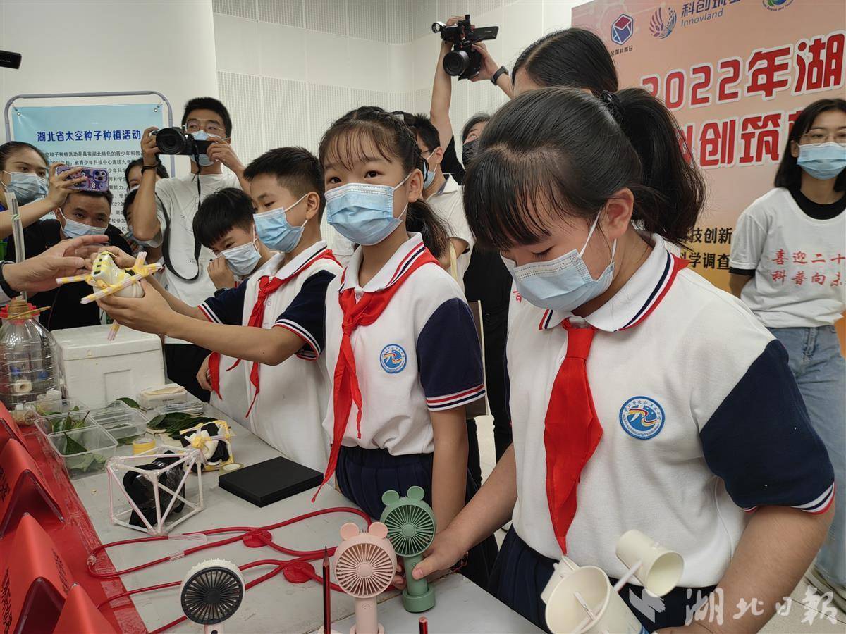 ​可穿戴电子织物、软体机器人⋯⋯首个全国科普月活动推出这样一批最新科技成果展示