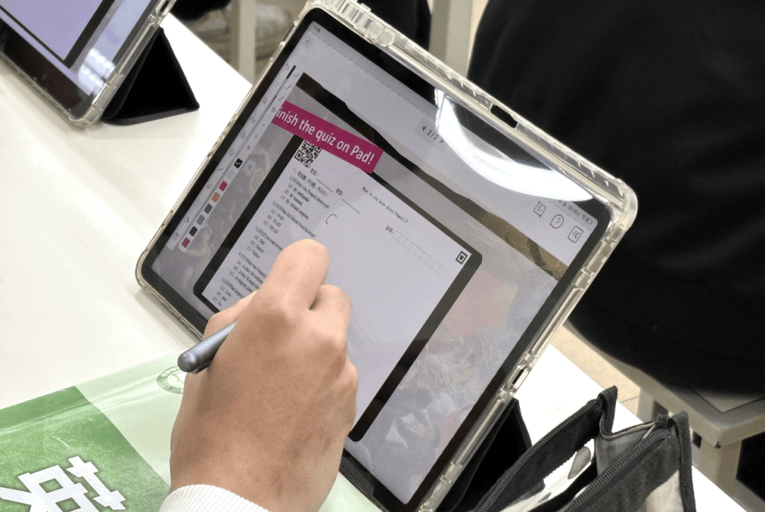 宝妈变身云客服，超1.4万女性拿下AI训练师证，数字经济里的“她力量”藏不住了！