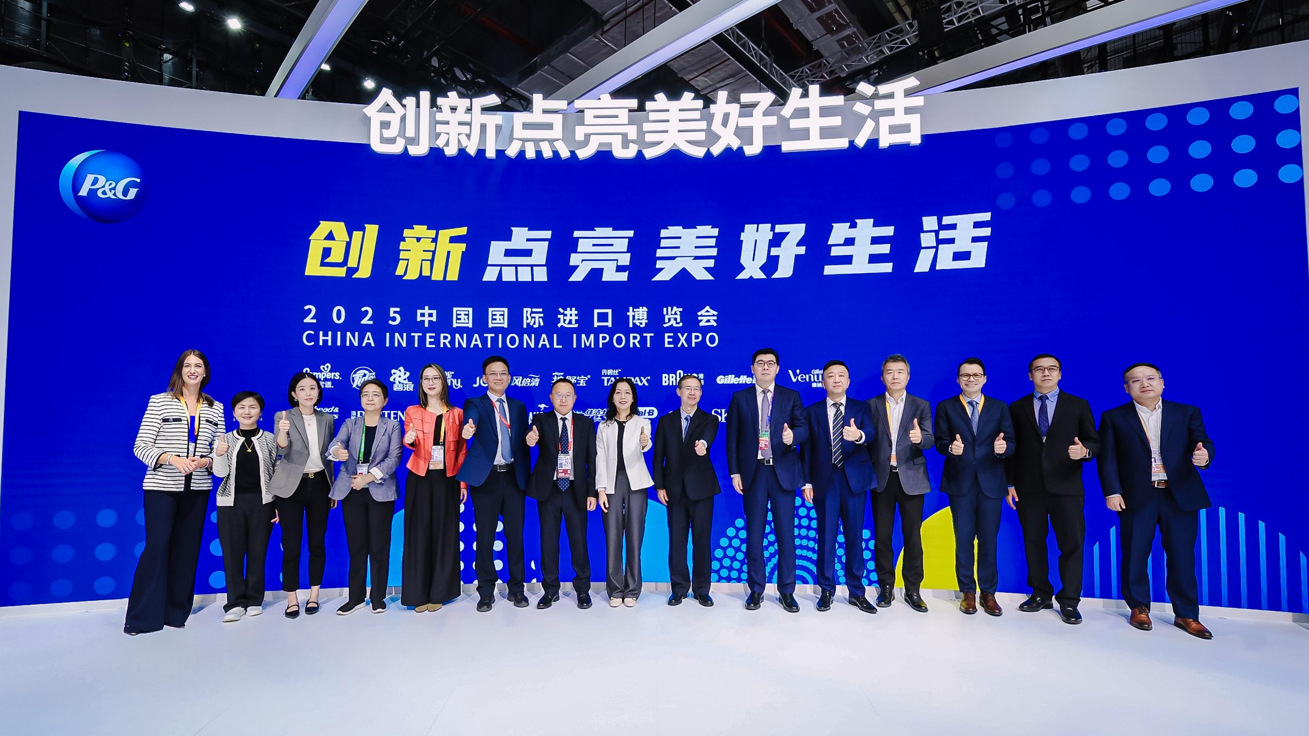 商务部:本届进博会成交额再创历史新高,达834.9亿美元,同比增长4.4%