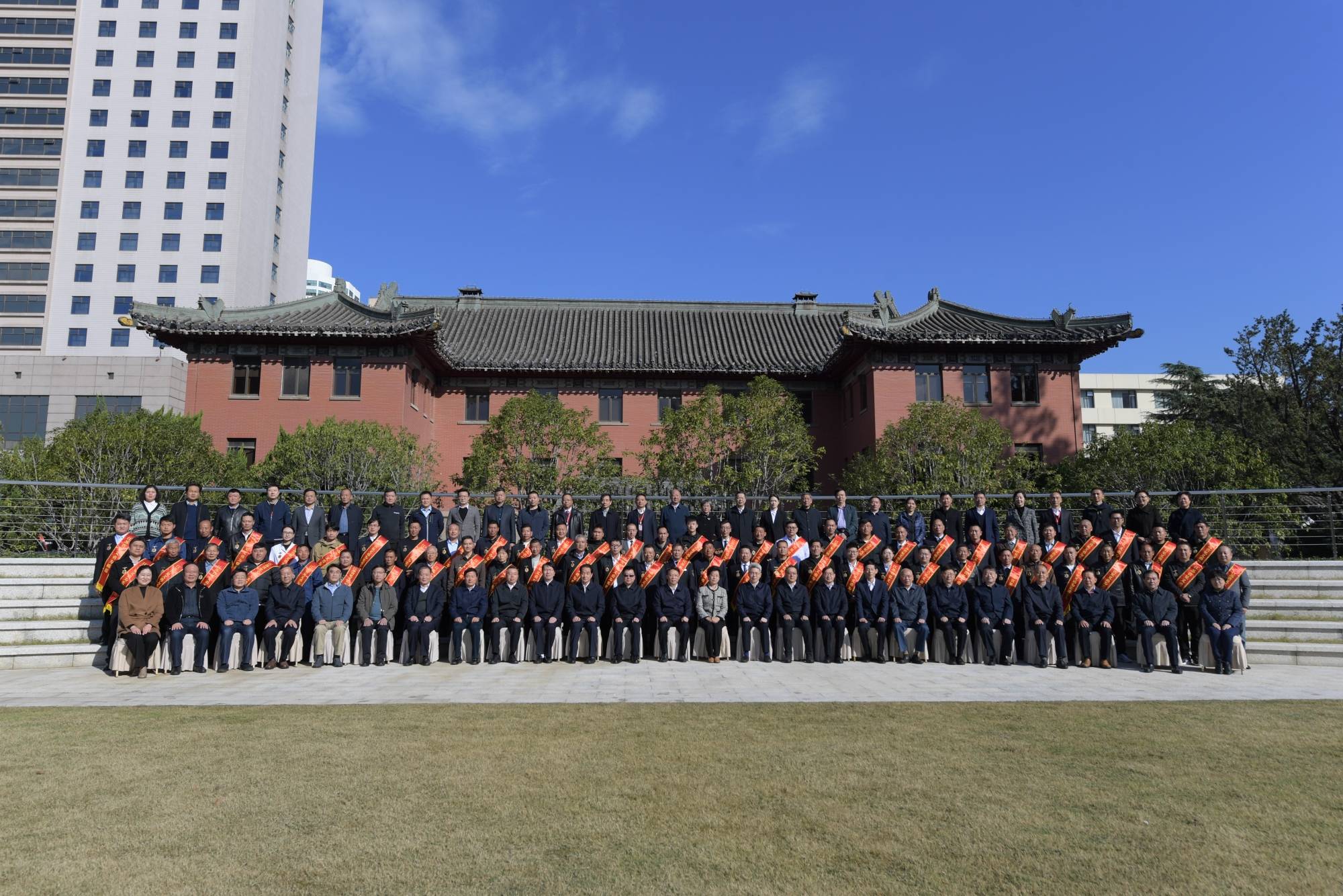 唯赛勃：11月13日召开业绩说明会，投资者参与