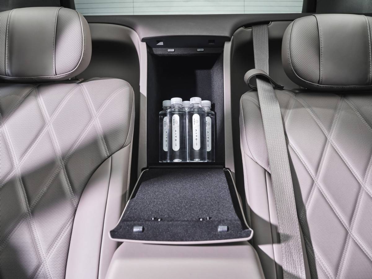 问界M9交付破26万持续领跑高端新能源市场 多家券商看好成长潜力