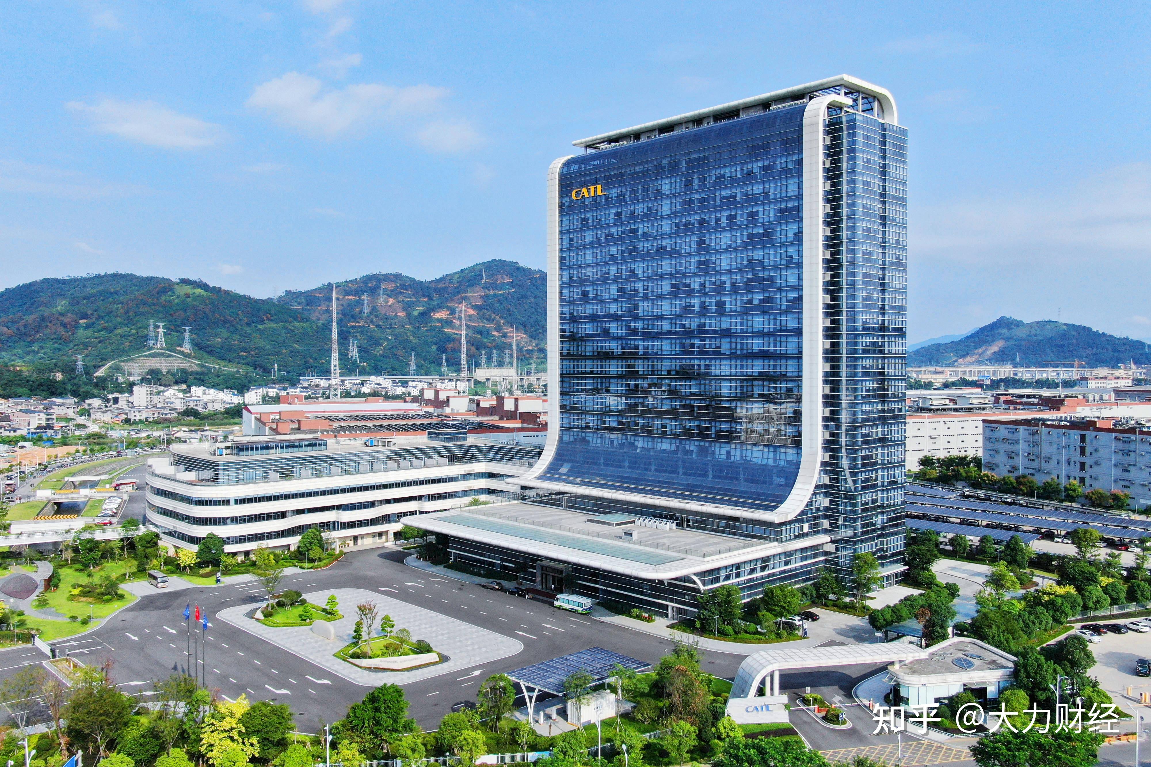 25Q3业绩总结专题报告(酒类):白酒供给加速出清,啤酒盈利持续改善