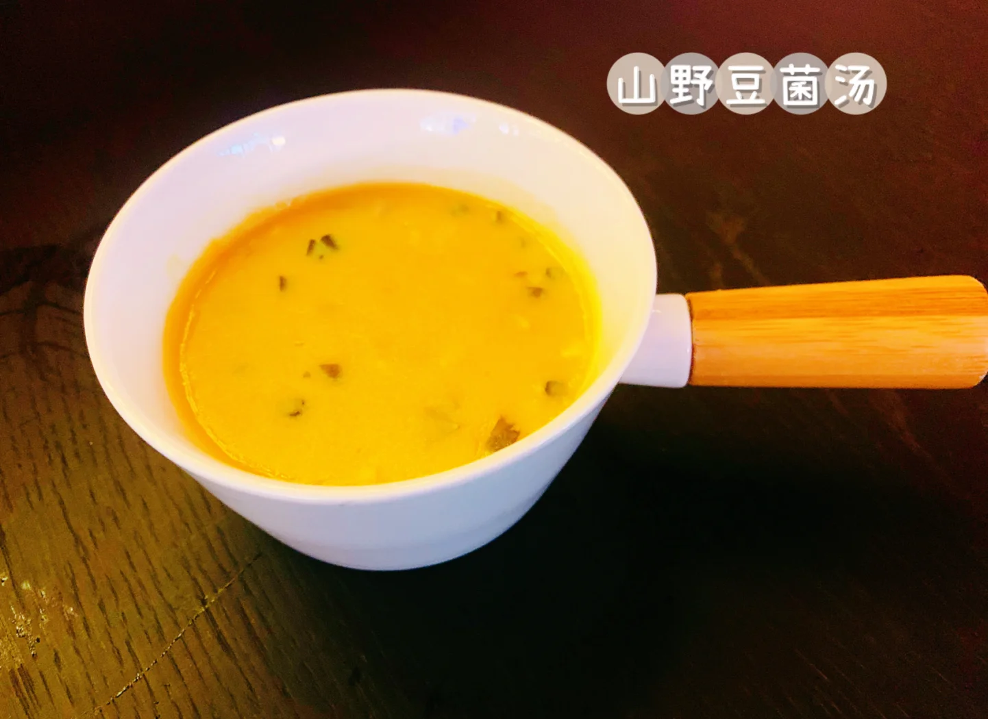 老乡鸡：加盟店毛利率走低顾客人均消费额下滑 关联方总经理与供应商或关系待解