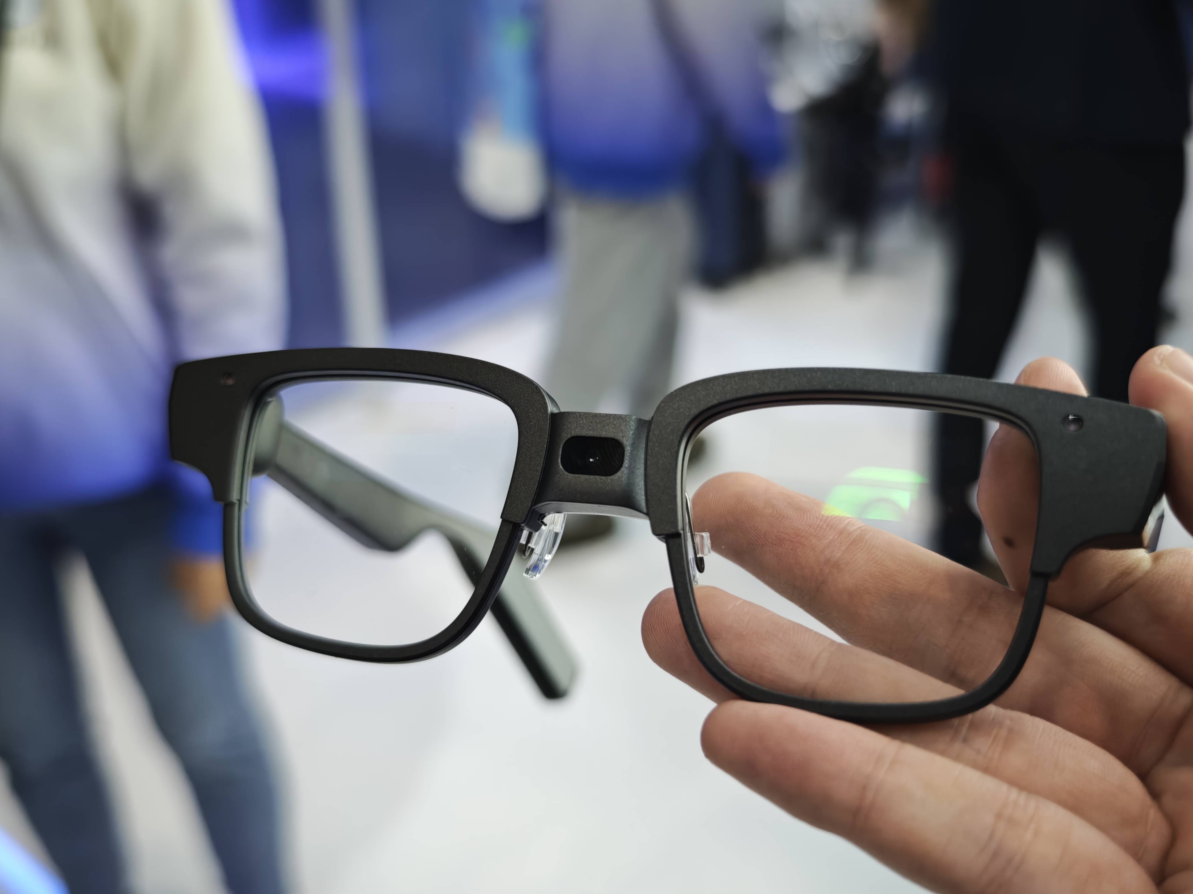 电子：阿里夸克AI眼镜上市，AI端侧智能硬件赛道值得重视