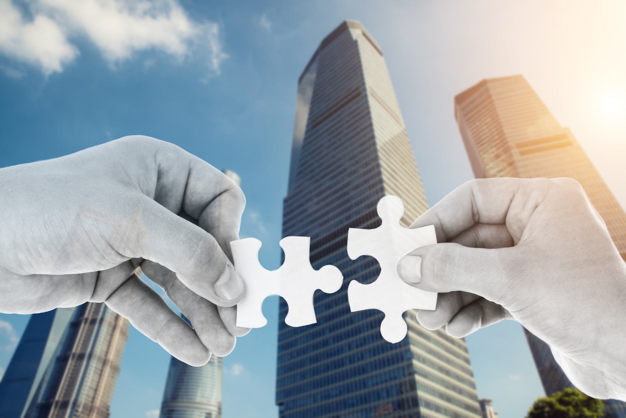 新吴光电:实控人之妹未被认定实控人或现疑云 上市公司间接入股同年向其销售设备