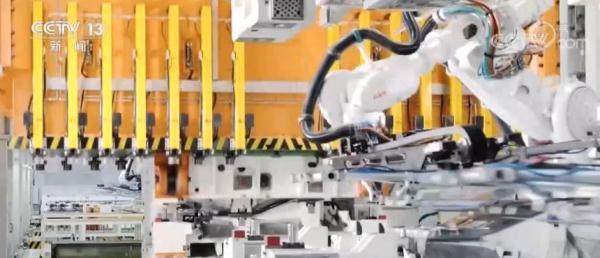 电子行业点评报告：关注半导体自主可控和涨价连锁反应