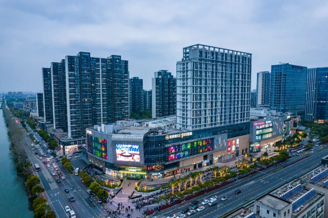 5个大盘售楼处挤一起,华润、中海短兵相接,北京海淀某热门区域面对面“抢客”